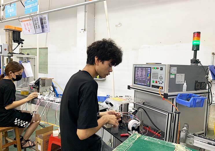 無(wú)刷電機(jī)測(cè)試臺(tái)應(yīng)用現(xiàn)場(chǎng)案例—艾普智能.jpg